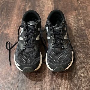 Mens Black New Balance Trainers in Size 12